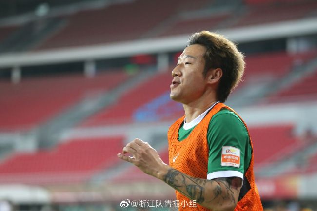 吴东海此时根本就没有功夫去管薛雅琴，这个时候他非但不心疼情绪崩溃的薛雅琴，反而还很恨她。